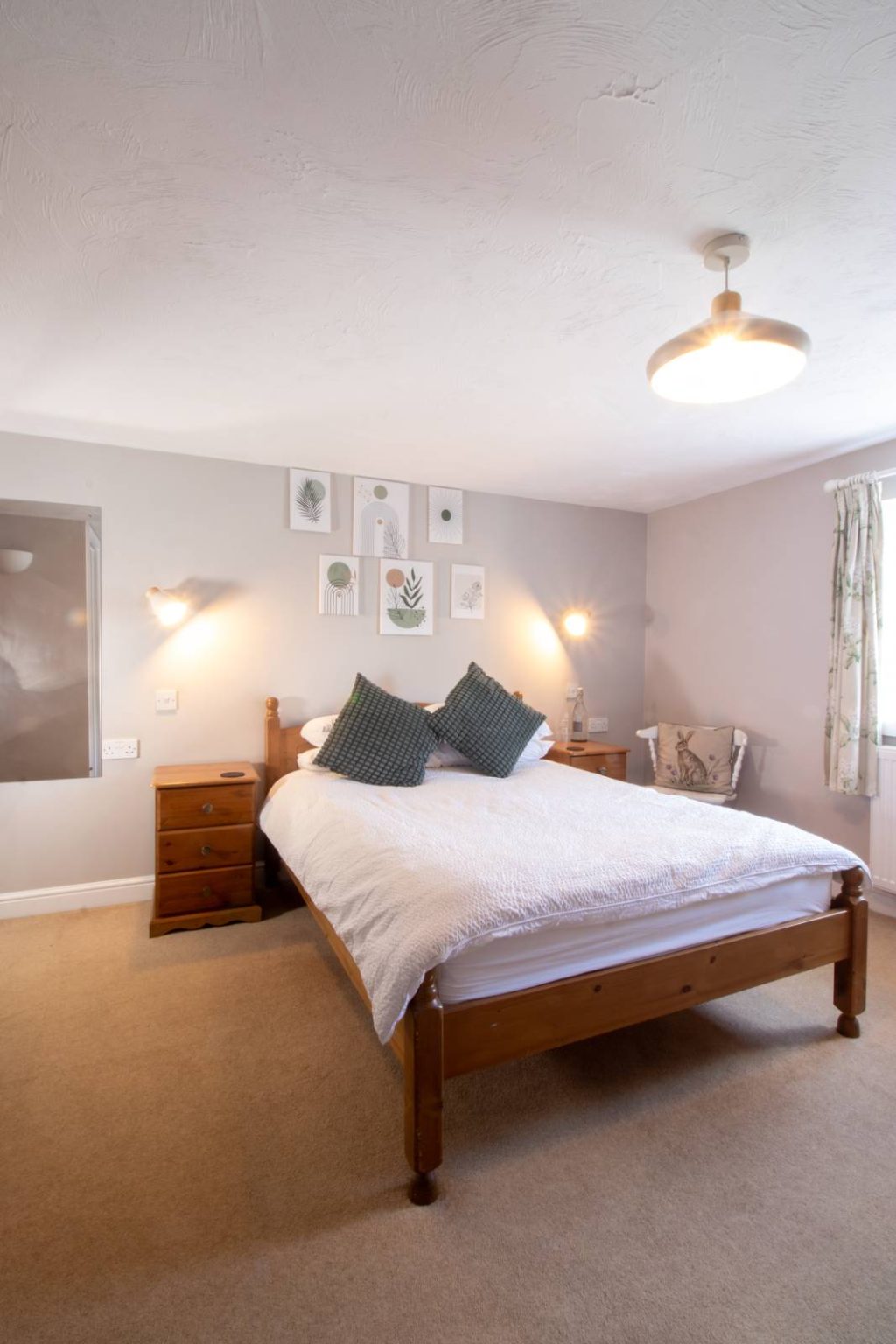 The Broadway Hill room at The Five Dials